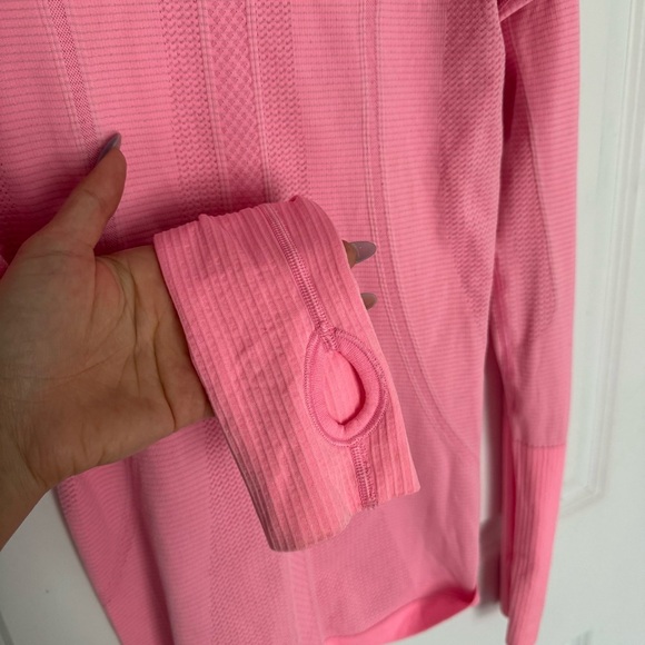 Lululemon Swiftly Tech Long Sleeve Crew
Heathered Neon Pink size 4 - Picture 8 of 8